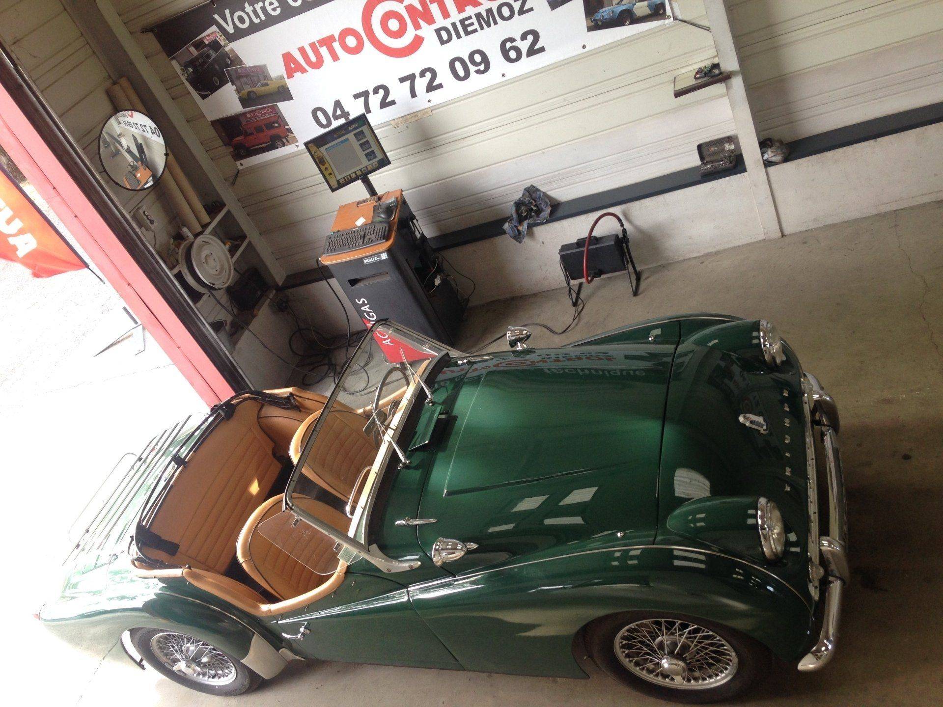 voiture de collection verte