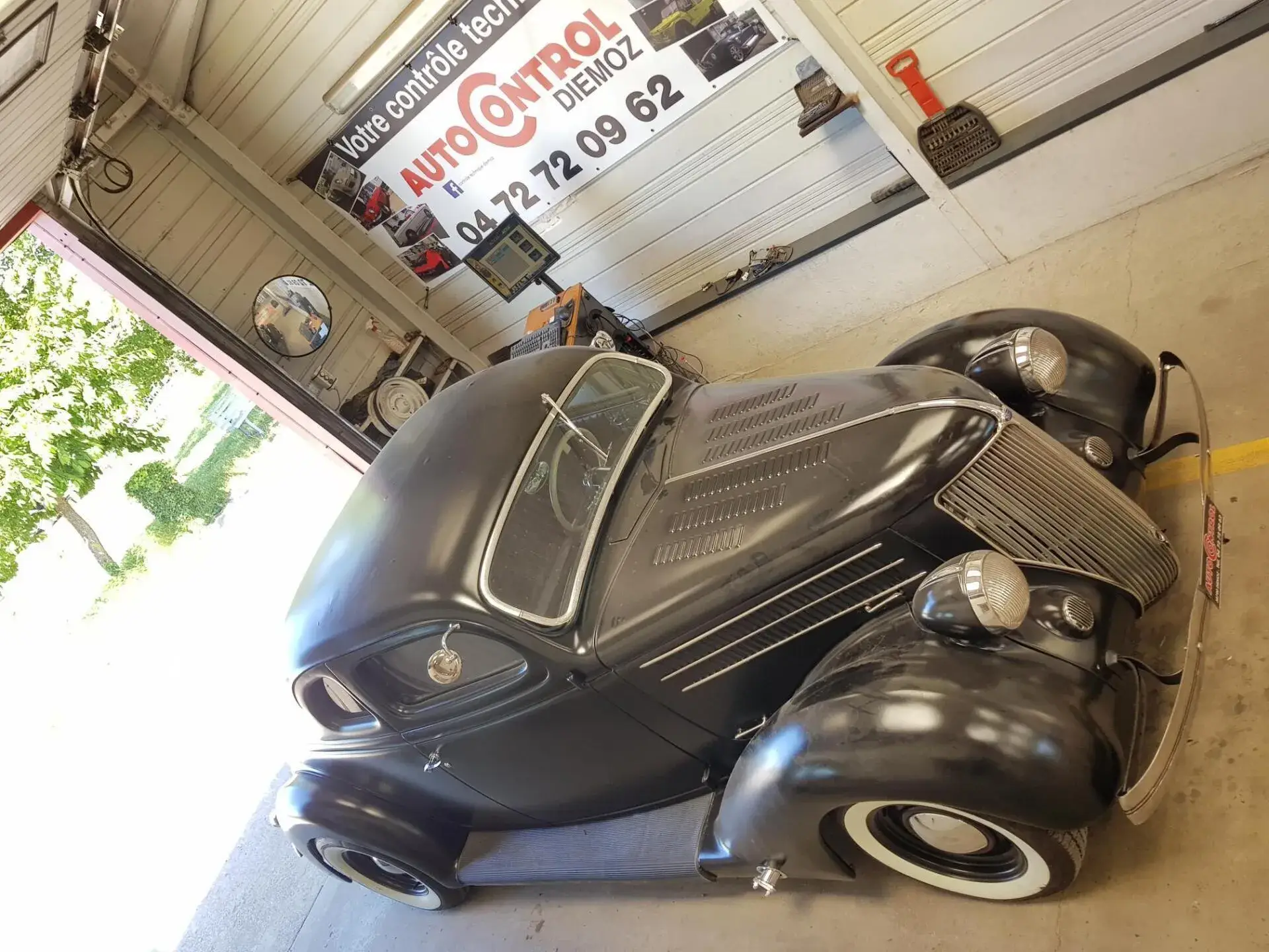 vielle voiture noire