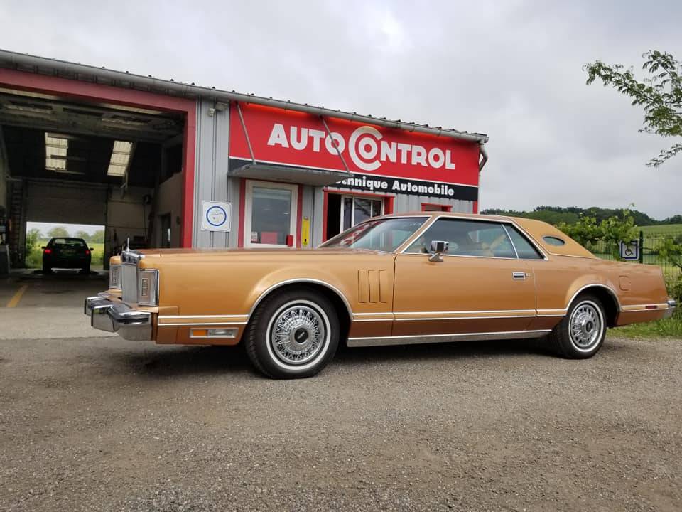 voiture vintage marron
